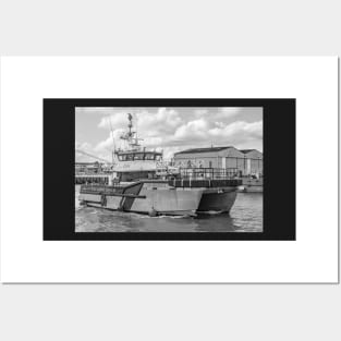 Crew transfer vessel motoring down the River Yare in Great Yarmouth, Norfolk Posters and Art